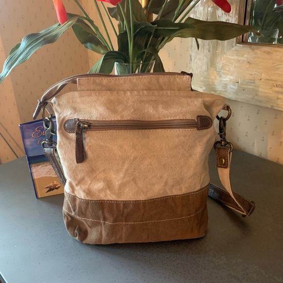 Myra Bag, Crossbody, NEUTRAL and BROWN. Outer shell 100 percent Cotton carve. - Picture 4 of 10